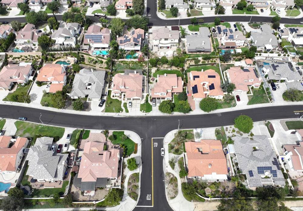 بينها العقارات .. 3 قطاعات مهيأة للاستفادة من خفض الفائدة بعد قرار الفيدرالي