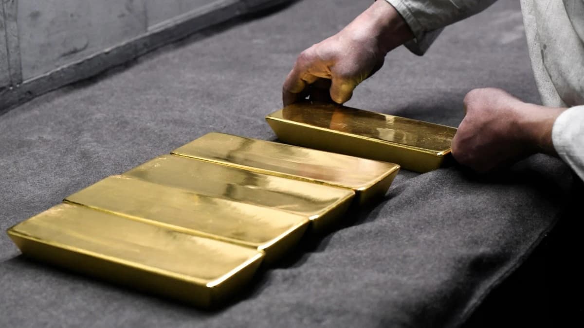 الذهب يرتفع قبيل صدور بيانات التضخم الأمريكية لكنه يتجه لانخفاض أسبوعي