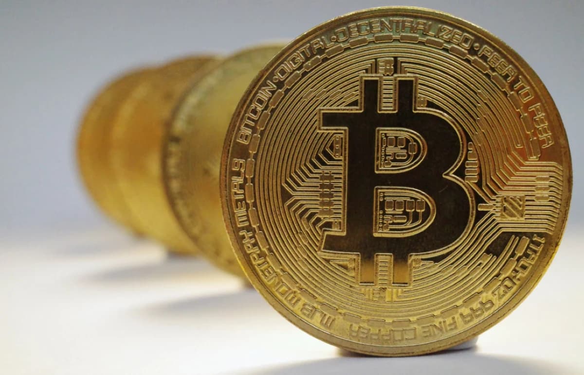 ضربة للعملات المشفرة بعد مبيعات بـ45 مليار دولار لحيتان بتكوين