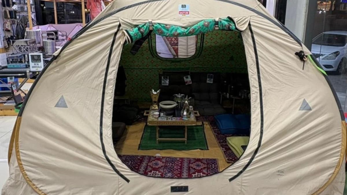 الخيام السفرية والهوائية تدخل على خط التقليدية بدعم سهولة النقل والتركيب