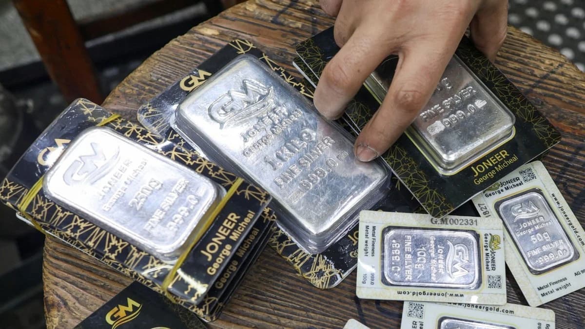 لماذا ارتفع سعر الفضة أكثر من سعر الذهب؟