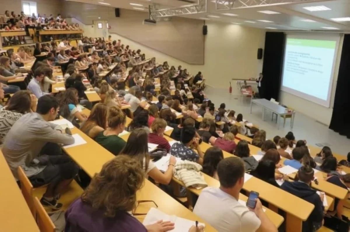 رغم الديون .. لماذا يعود الأربعينيون إلى مقاعد الدراسة؟