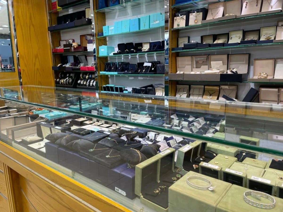 زخم في سوق الإكسسوارات الفاخرة المستعملة بالسعودية .. فخامة بنصف السعر