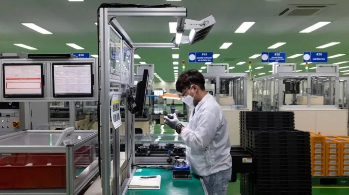 مصانع آسيا تصمد أمام حرب ترمب التجارية وتفاؤل بعام 2026