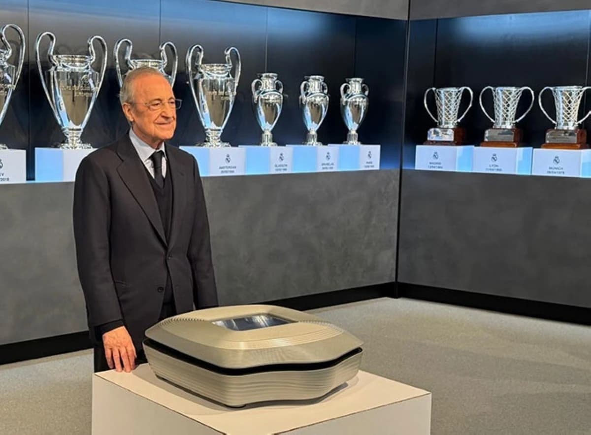 14 كيلو جراما وزن كتاب ريال مدريد مقابل 4320 ريالا للنسخة