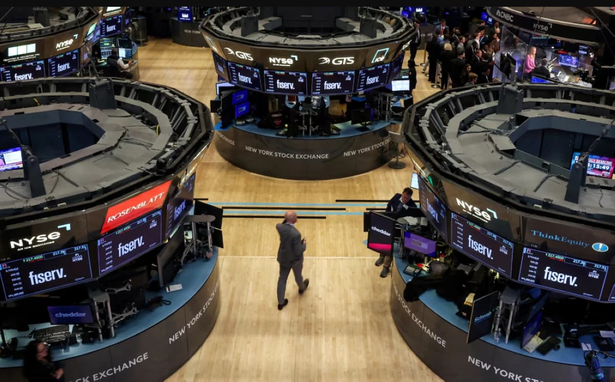 نتائج متباينة لشركات التكنولوجيا تضغط على عقود الأسهم الأمريكية