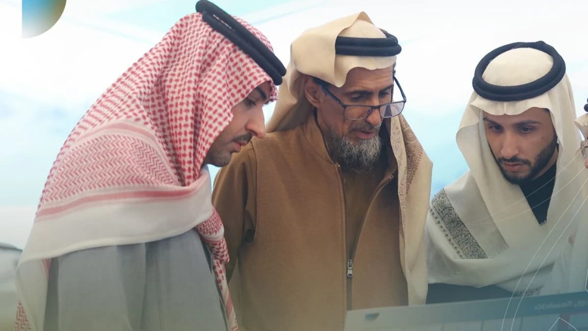 جانب من مزاد شركة القباع العقارية في الرياض لبيع أراضي الصفا وسط العاصمة.