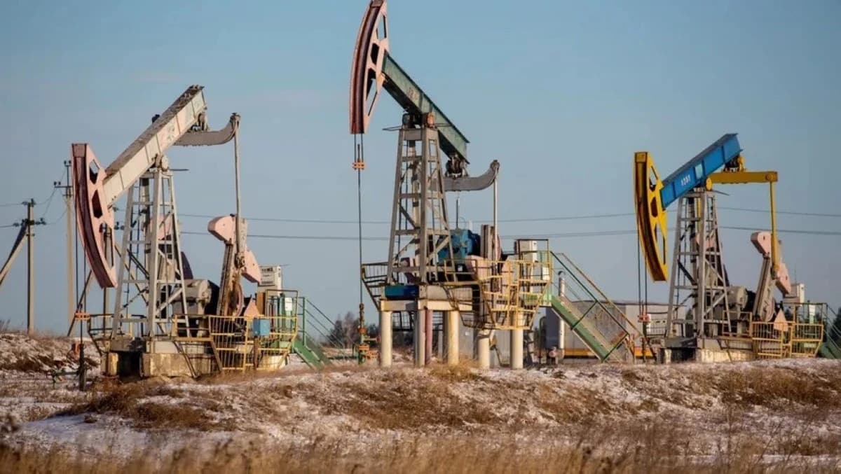روسيا تخفض وتيرة الحفر النفطي مع جفاف السيولة.. والإنتاج في خطر