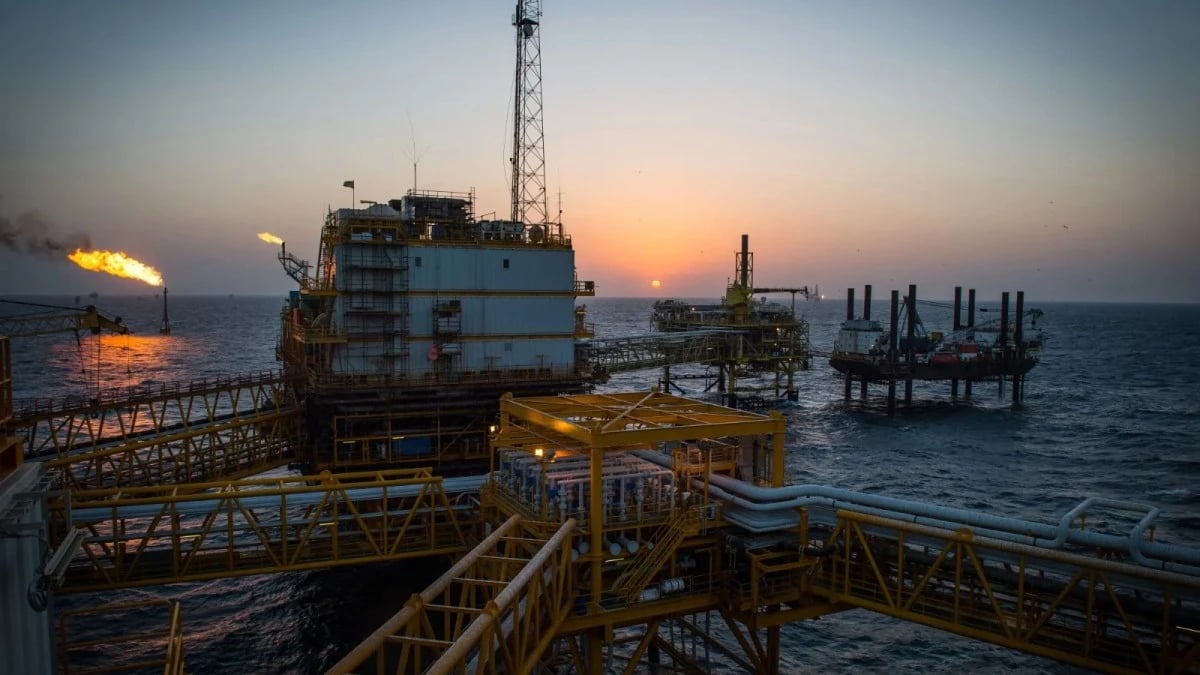 النفط يستقر فوق 70 دولارا مع تزيد التوترات بين أمريكا وإيران