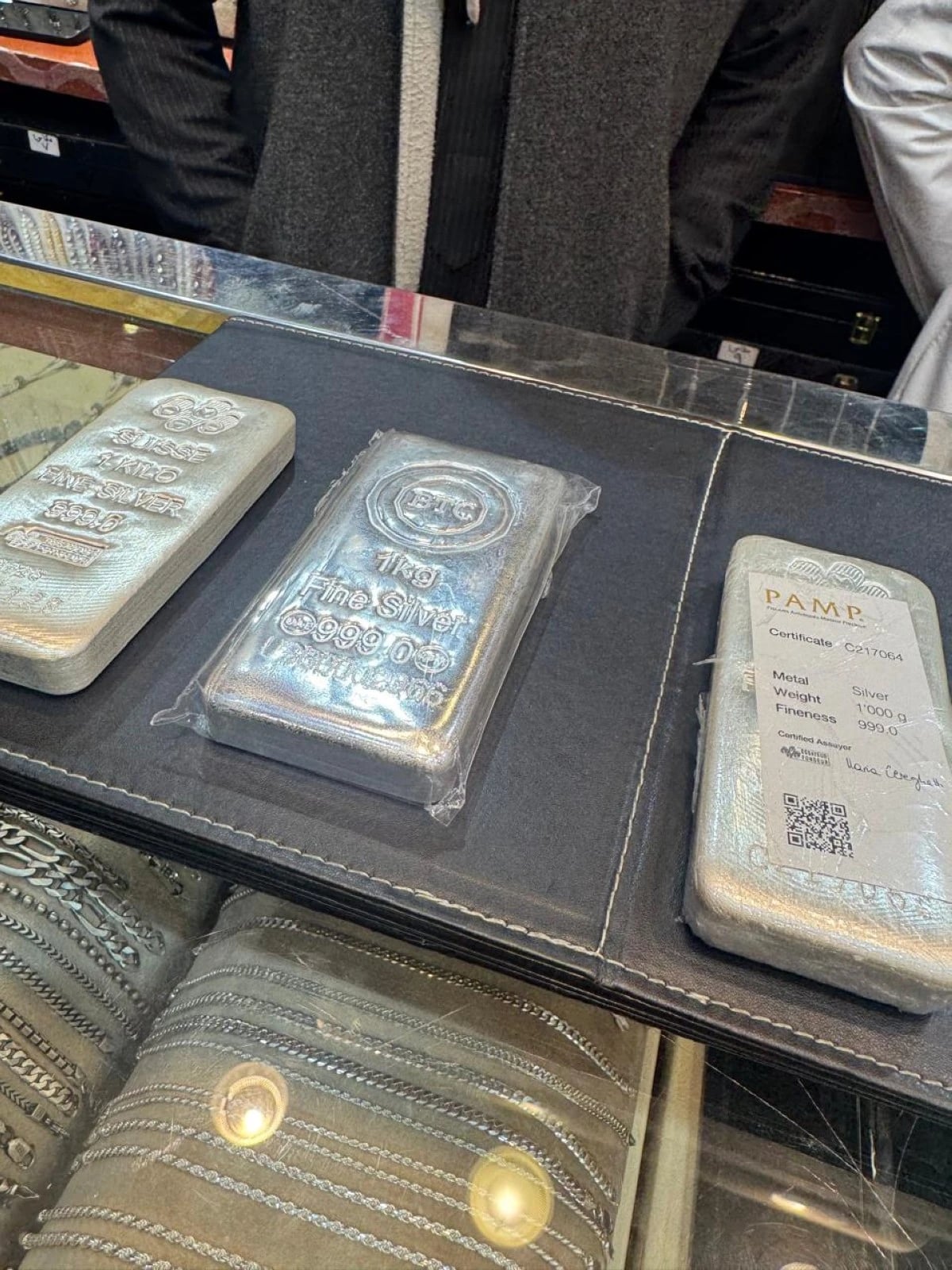 تقلبات عالمية تنعش الطلب في السعودية .. الفضة خيار المرحلة