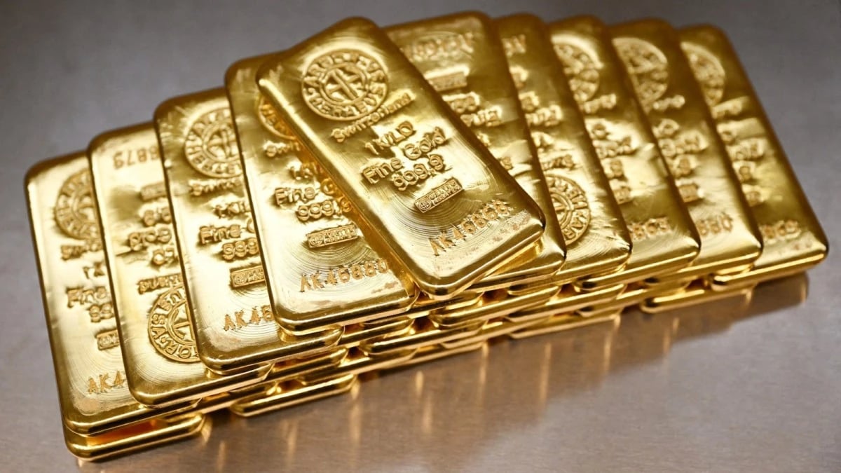 الذهب يواصل تراجعه متأثرا بالدولار ومخاوف التضخم جراء الحرب