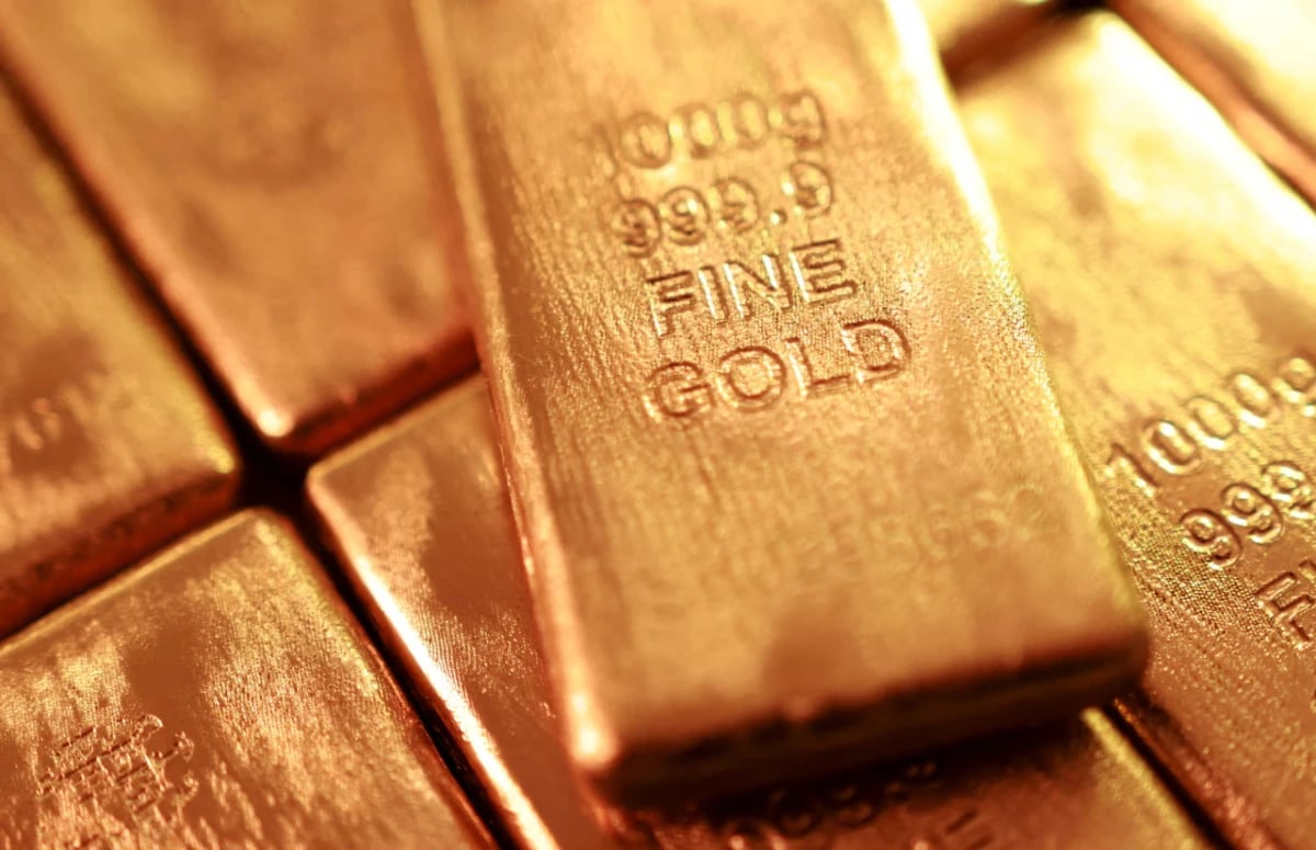 الذهب يتحرك ضمن نطاق مستقر وسط جدل حول دوره كملاذ آمن