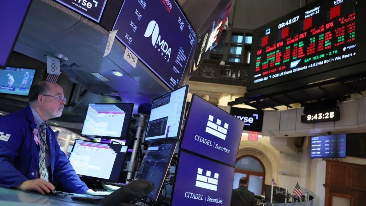 مستثمرون أفراد يتجهون للنفط مع ارتفاع الأسعار والمؤسسات تتحفظ