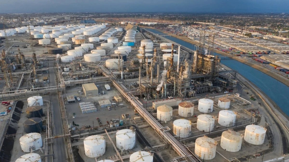 النفط يتراجع وسط ترقب الأسواق لآمال إنهاء الحرب