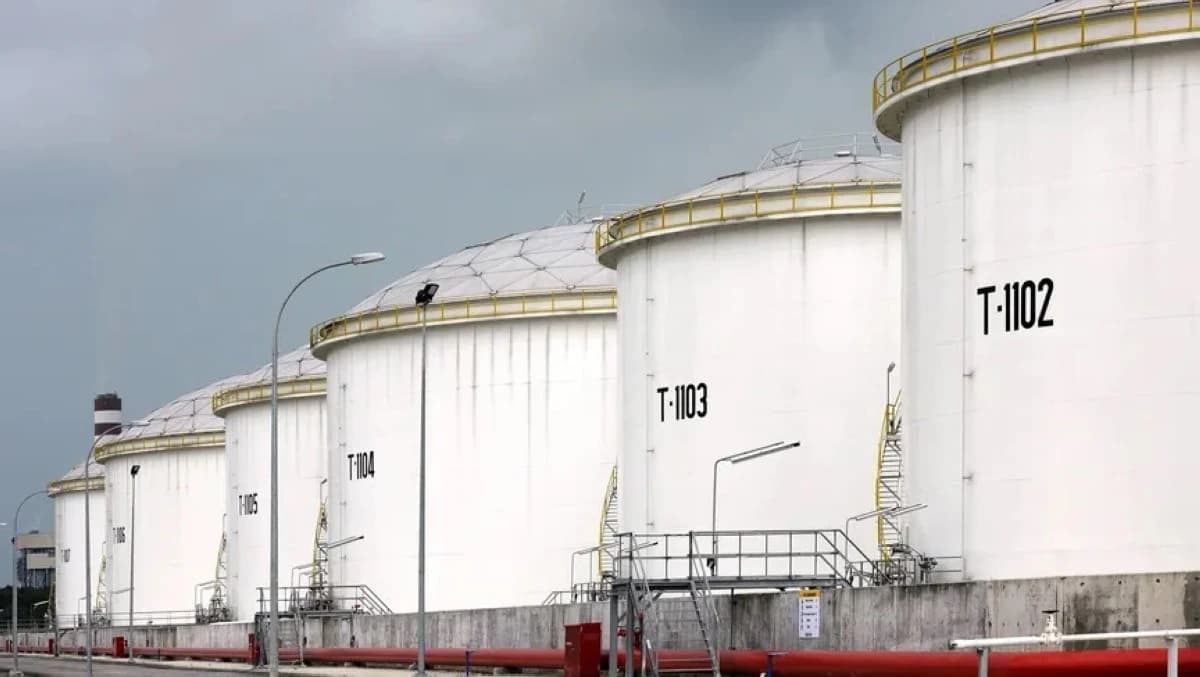 حرب إيران تضطر ماليزيا إلى خفض حصص البنزين المدعم