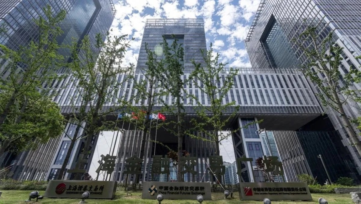 الأسهم الصينية تتفوق على نظيراتها العالمية رغم هبوطها بفعل حرب إيران