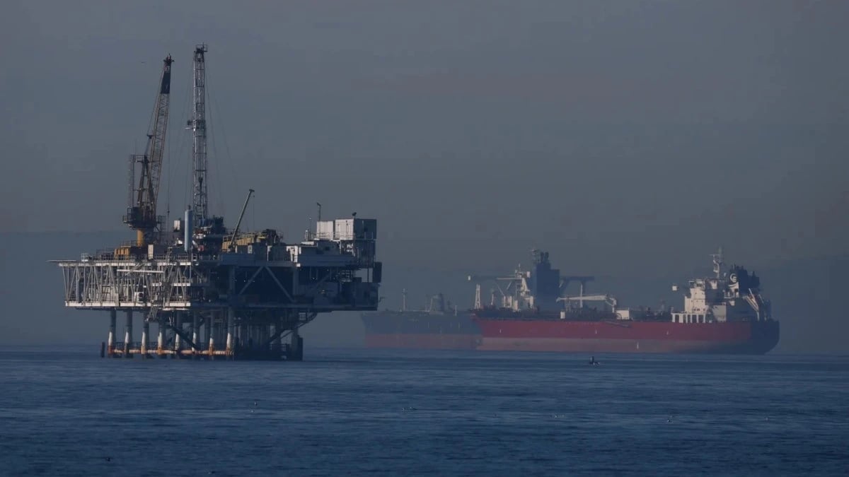 النفط يقفز 5% بعد خطاب ترمب باستمرار الضربات على إيران