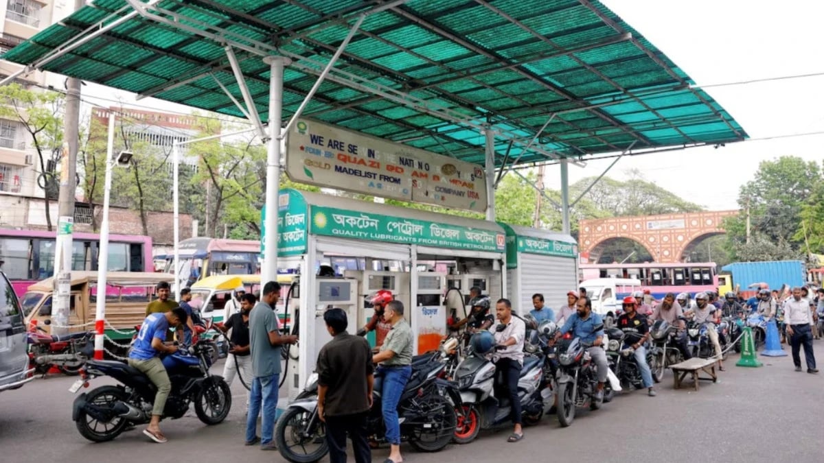 بنجلاديش تقلص ساعات العمل لتوفير الطاقة في ظل أزمة الشرق الأوسط