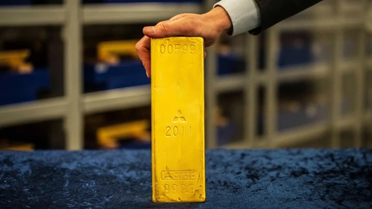 الذهب يتراجع مع تصعيد أمريكا ضد إيران وارتفاع مخاوف التضخم