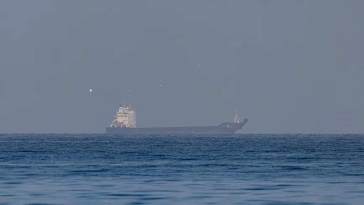 حركة عبور مضيق هرمز تصعد لأعلى مستوى في أسابيع مع تزايد اتفاقات المرور