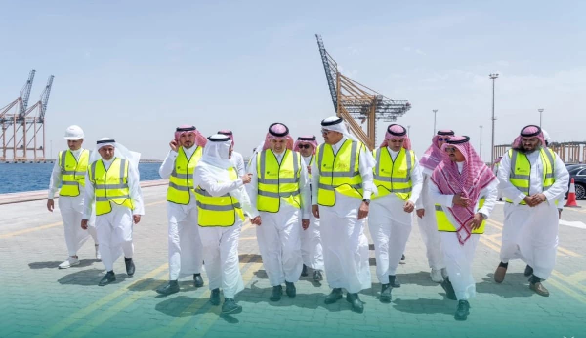 وزير النقل السعودي يؤكد أهمية تسهيل حركة الشحن الناتجة عن أوضاع المنطقة