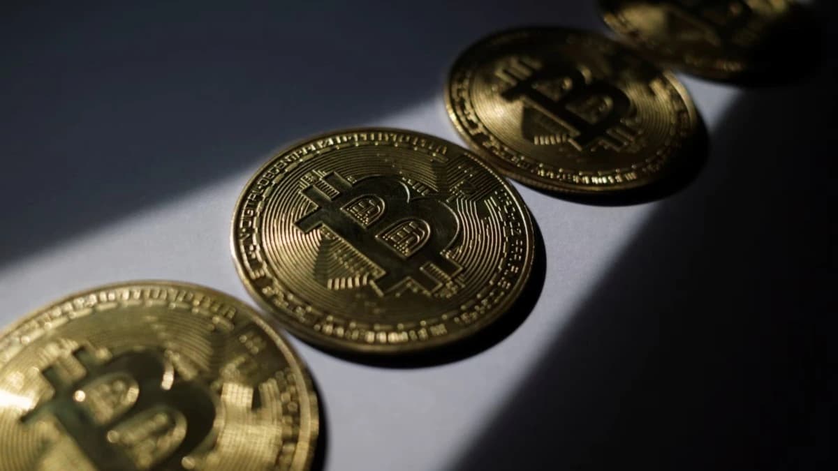مستثمرو "بيتكوين" يندفعون للبيع بكثافة فور بدء تعافي الأسعار