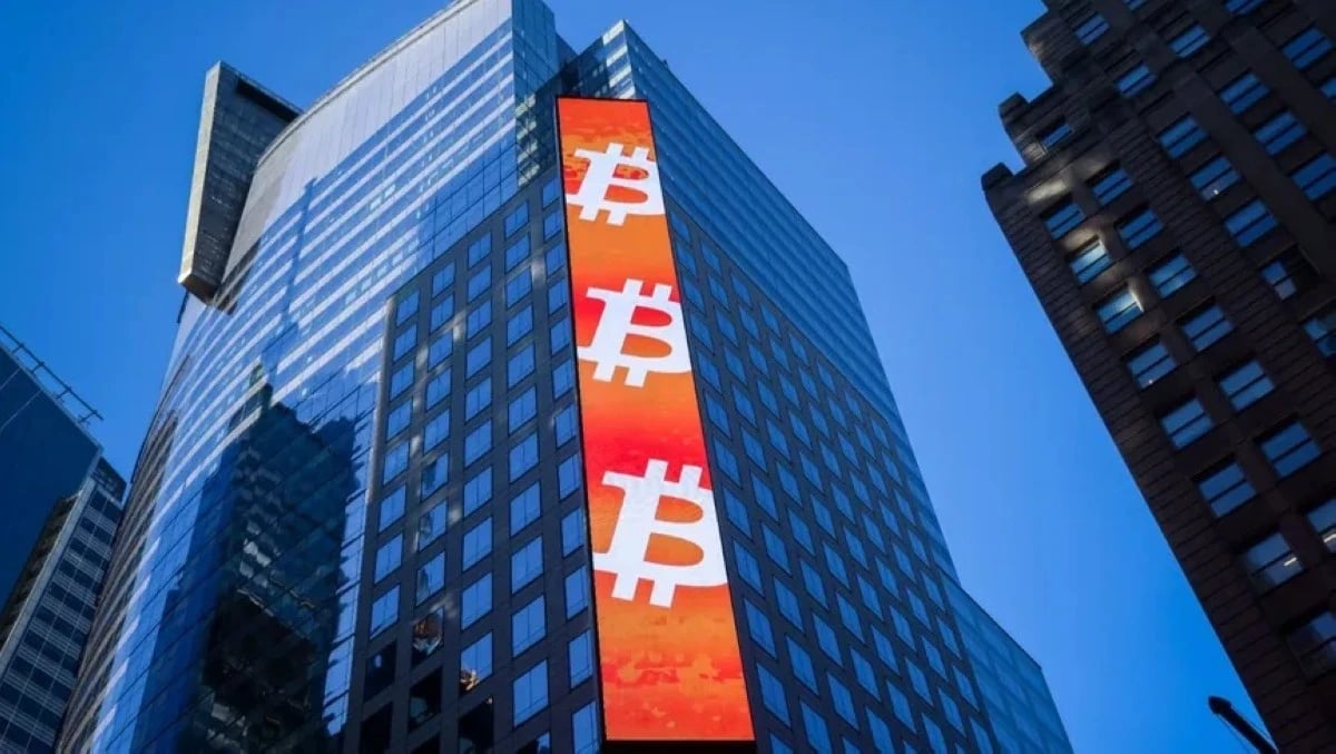 بيتكوين تهبط دون 70 ألف دولار لأول مرة منذ شهرين