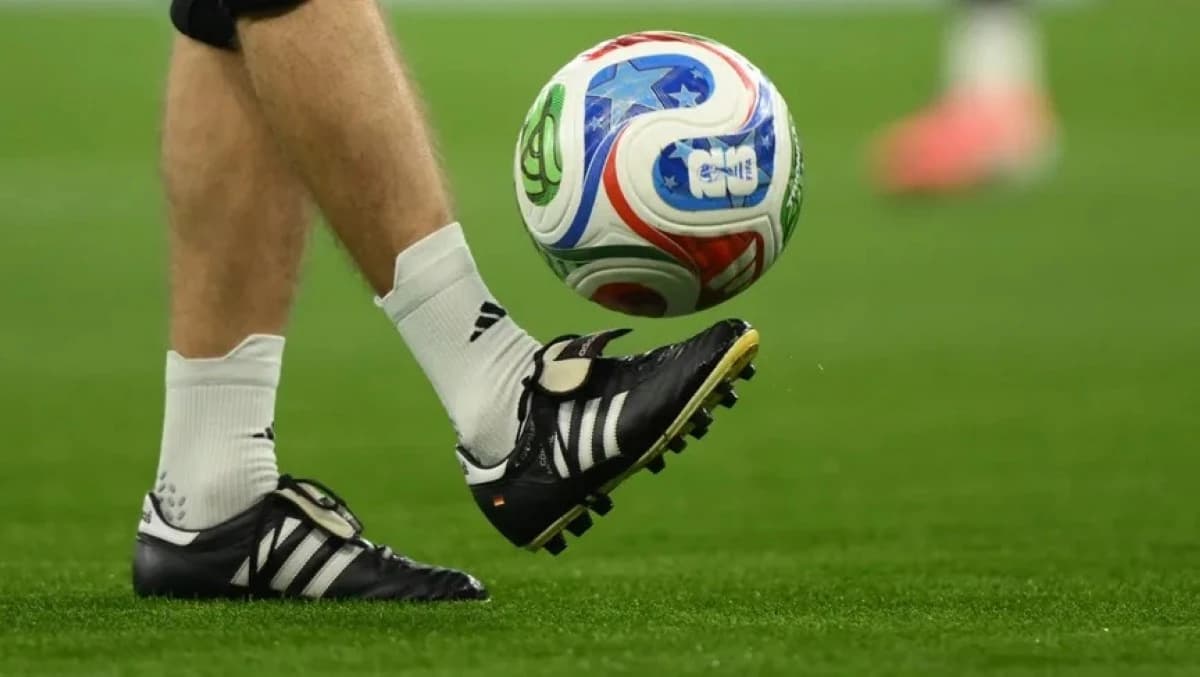 عمال أمريكيون يلوحون بإضراب قبل انطلاق كأس العالم