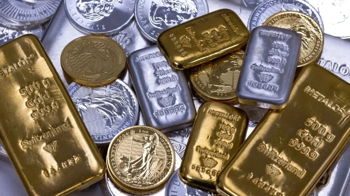 الذهب يتراجع بعد عودة القتال وسط ضغوط رهانات الفائدة