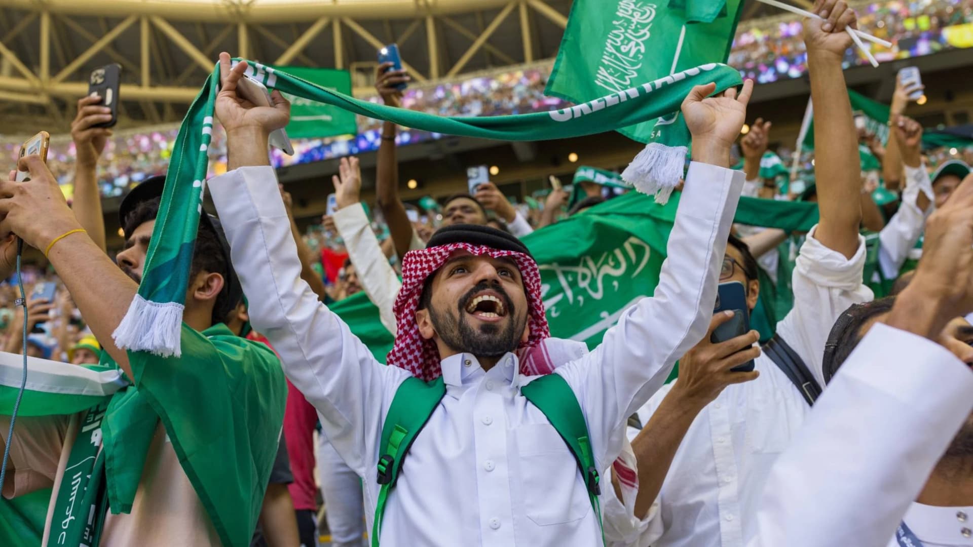 السعودية عينها على 2034 والرأس الأخضر يبحث عن 11 مليون دولار