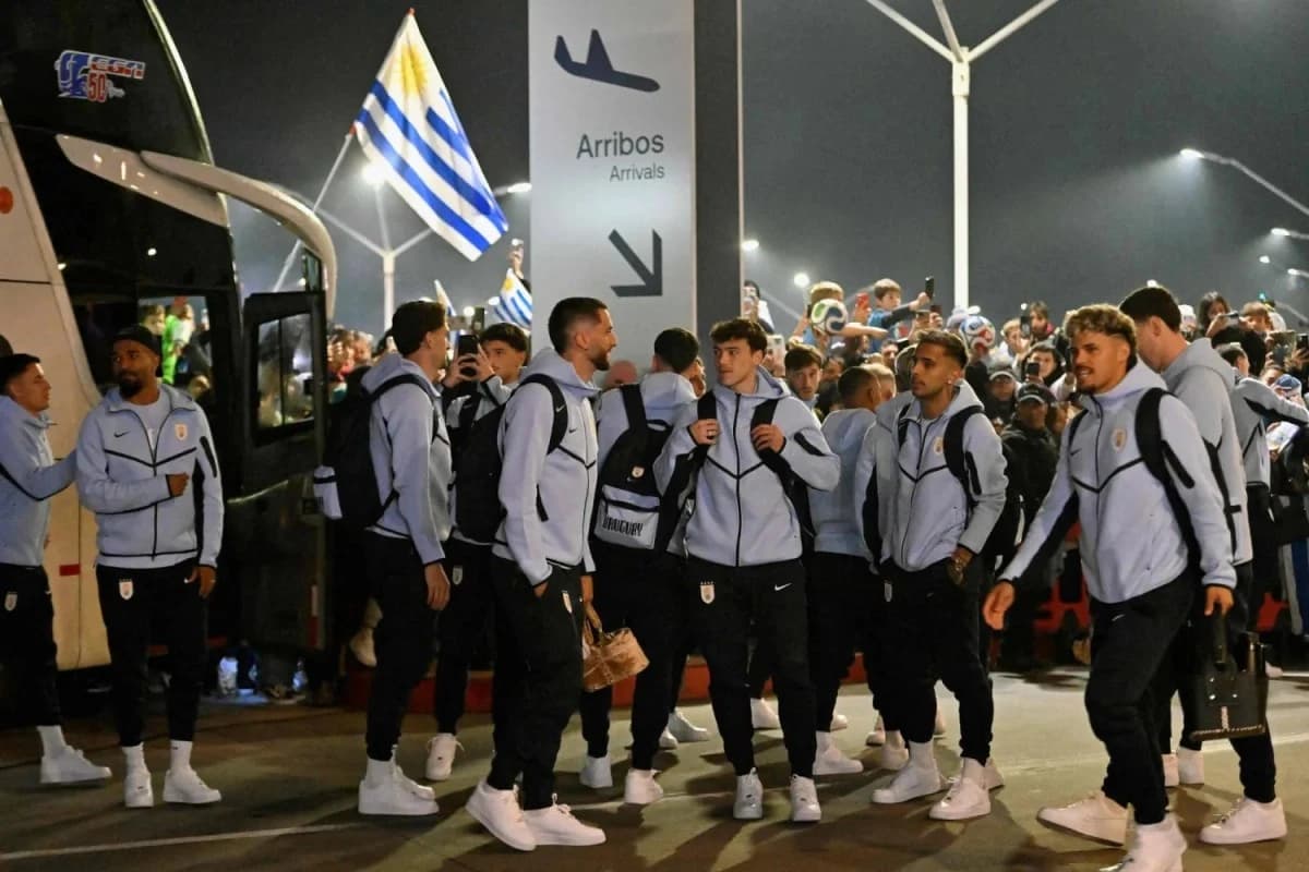 غضب "الأوروجواي" يفكك بعثة المنتخب ويلغي طائرة العودة الجماعية