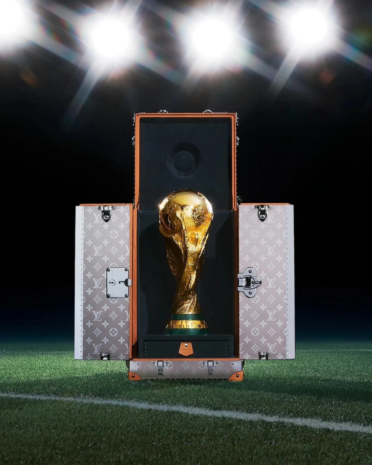 "لويس فيتون" مورّد رسمي لصندوق كأس العالم 2026