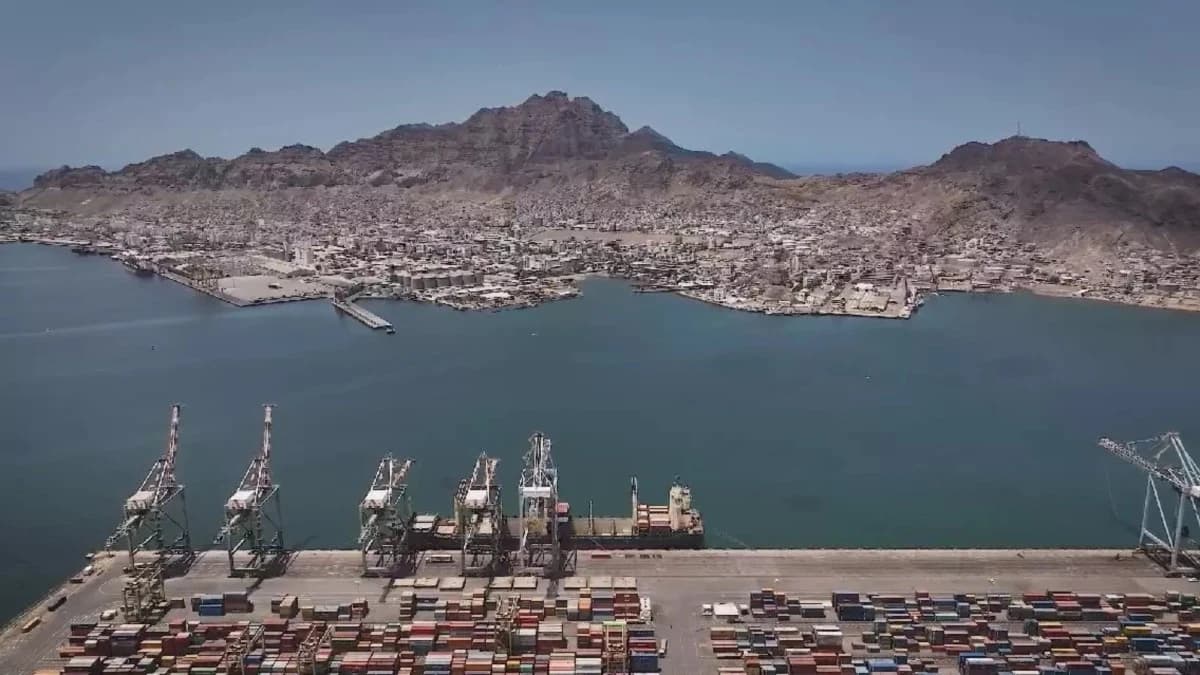 من فنجان قهوة إلى حارس باب المندب.. "ميناء المخا" رئة اليمنيين