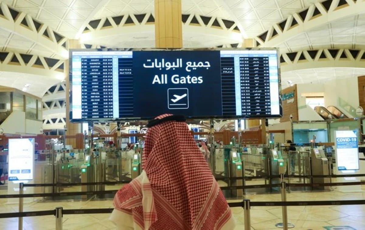 وداعاً للميكرفون .. الرياض تدخل عصر المطارات الصامتة
