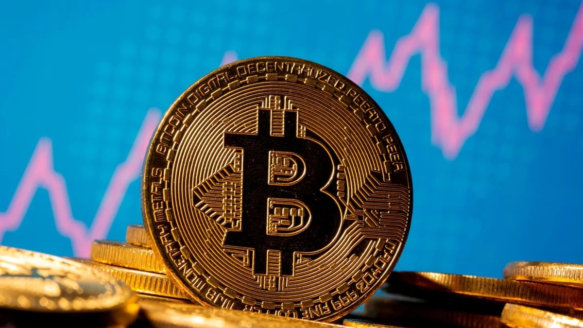 "بيتكوين" تواصل صعودها بدعم من تحركات بيسنت في أسواق السندات
