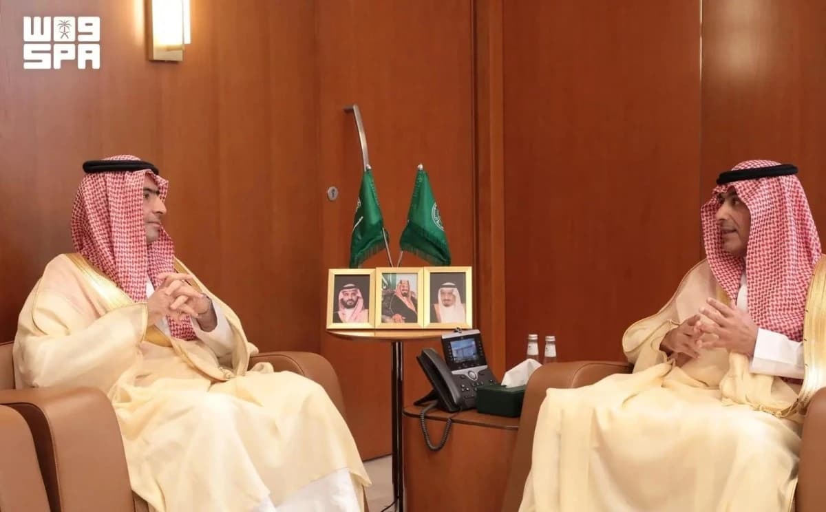 محافظ "ساما" يبحث مع رئيس هيئة السوق تطوير القطاع المالي