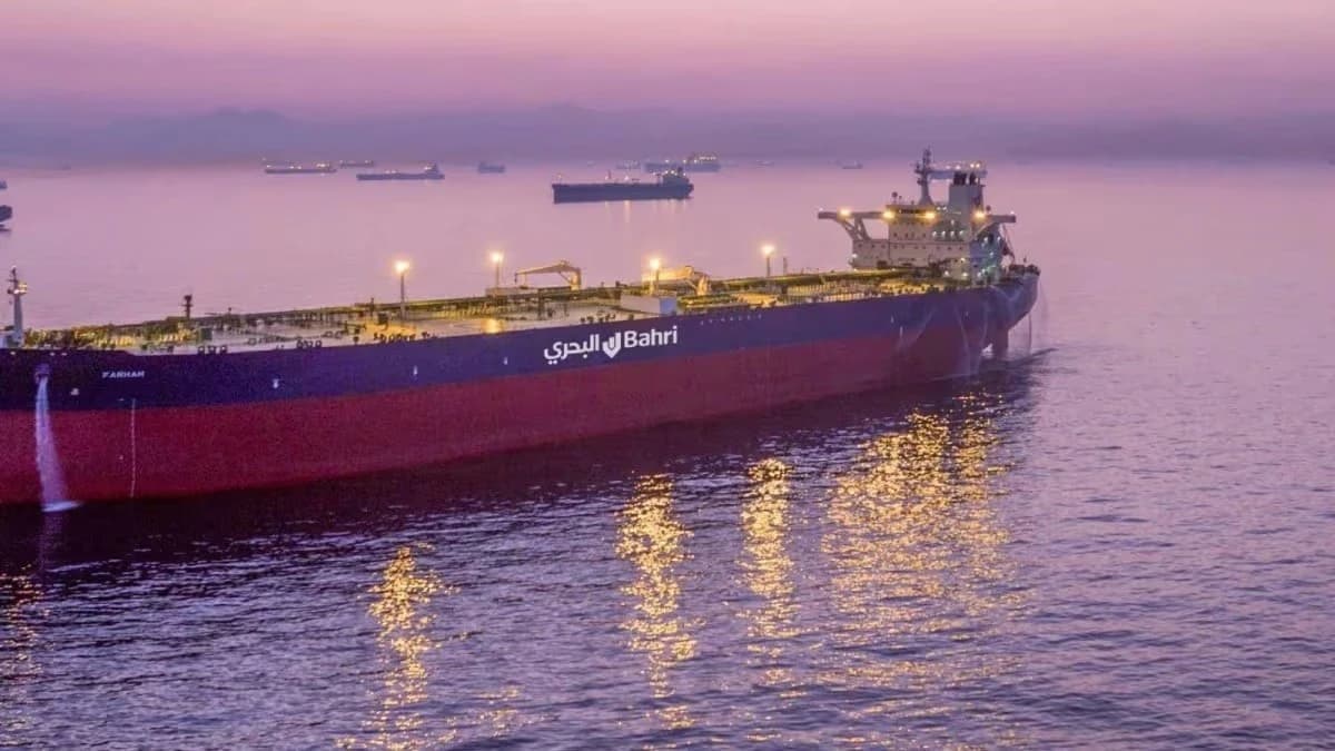 ناقلة تابعة لـ"البحري" السعودية تتعرض لحادث أمني في البحر الأحمر