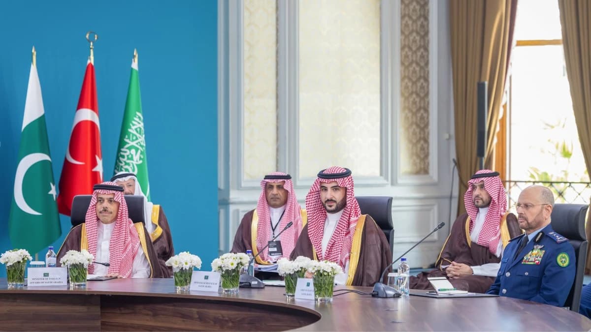 وزير الدفاع السعودي: نمضي في تفعيل مسارات اتفاقية مكة للدفاع المشترك