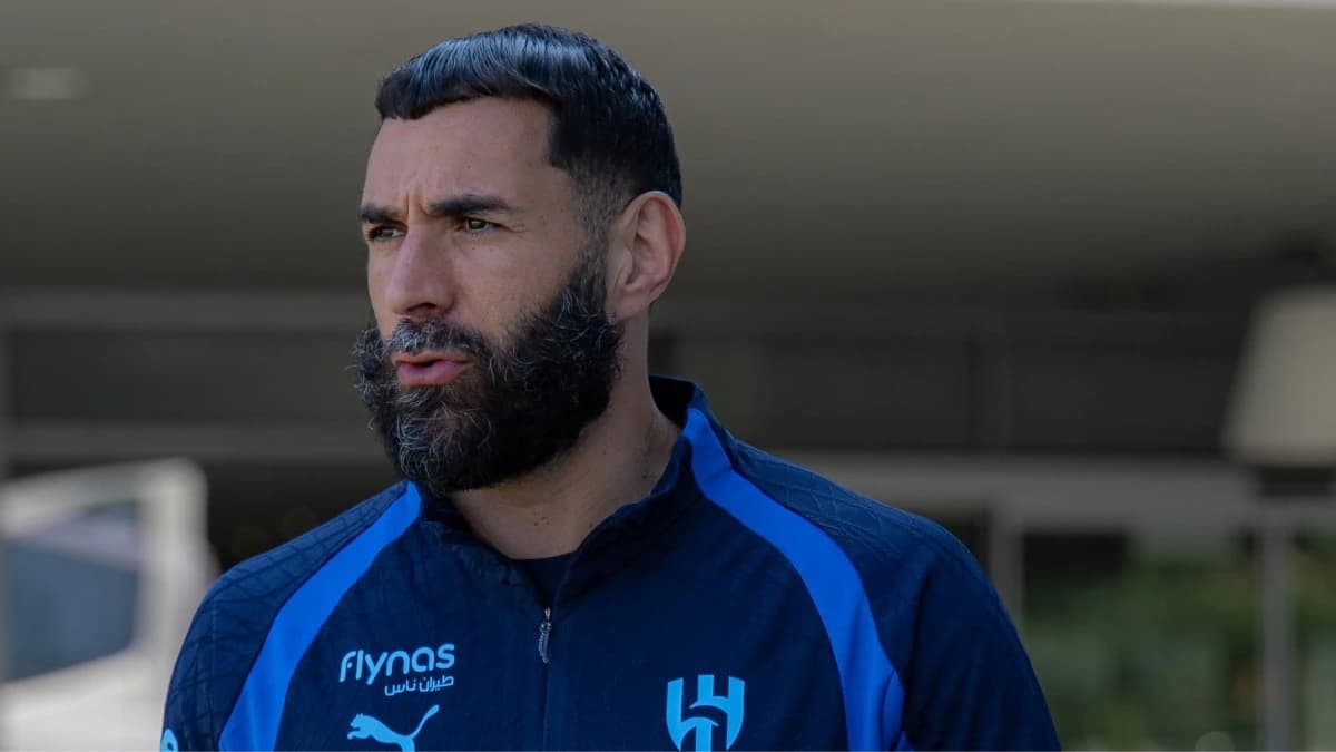 الهلال وبنزيما ينهيان العلاقة بالتراضي .. والوليد يتكفل بالمخالصة