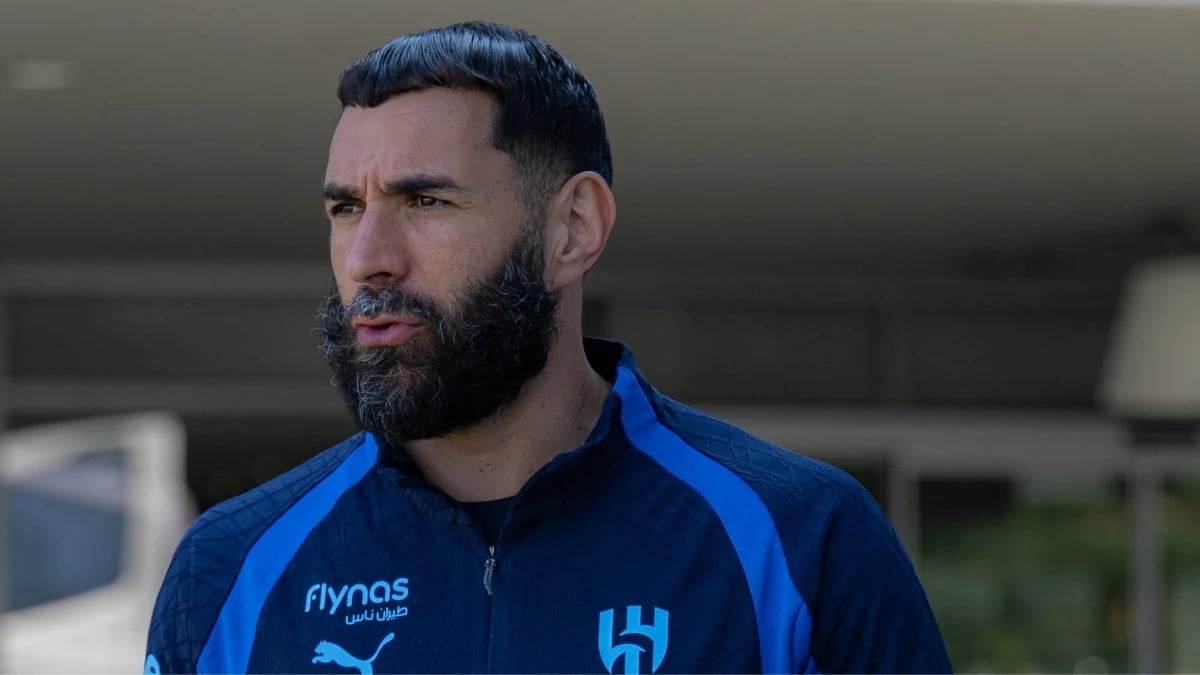 الهلال وبنزيما ينهيان العلاقة بالتراضي .. والوليد يتكفل بالمخالصة