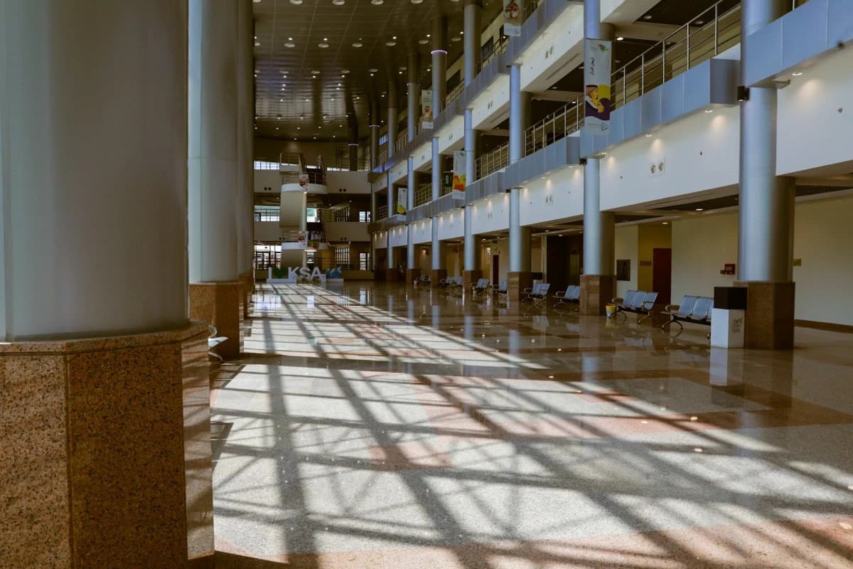 جامعة جدة تعتزم تأسيس أول كلية متخصصة في النقل واللوجستيات