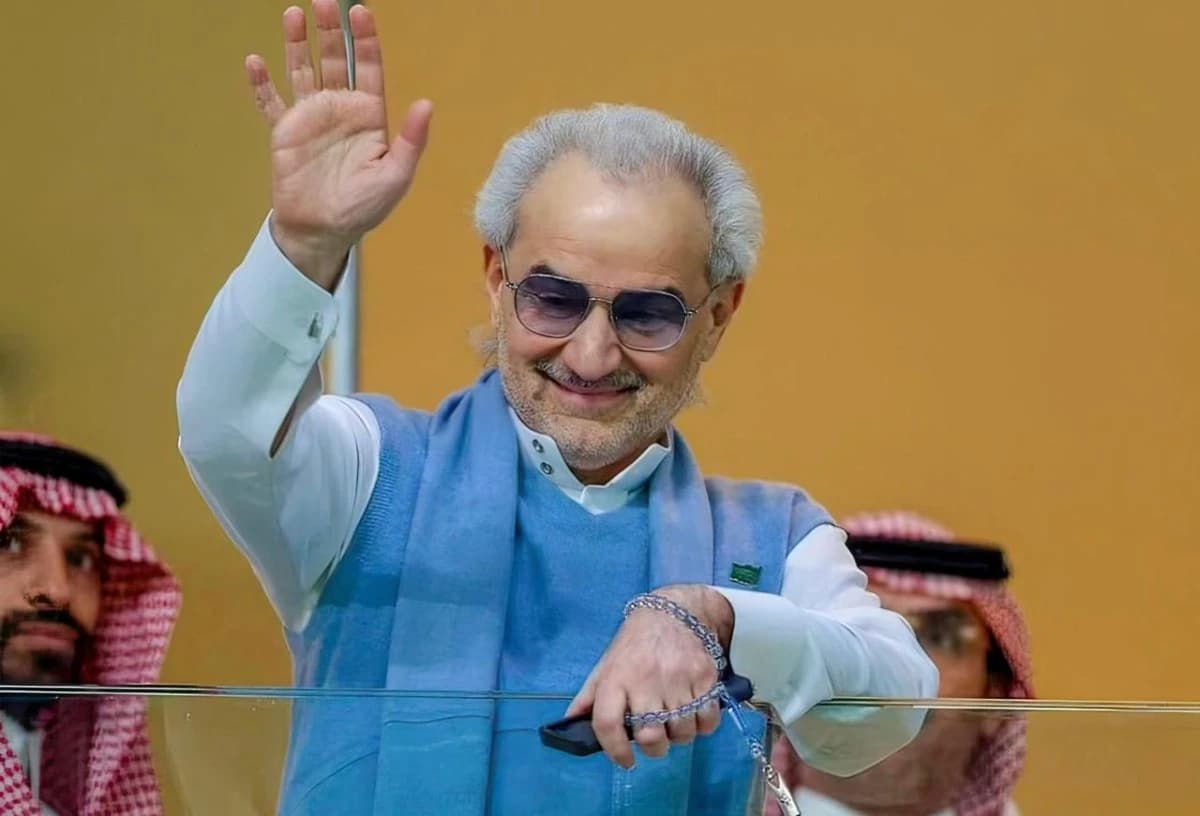 المملكة القابضة تستحوذ رسميا على 70% من شركة نادي الهلال