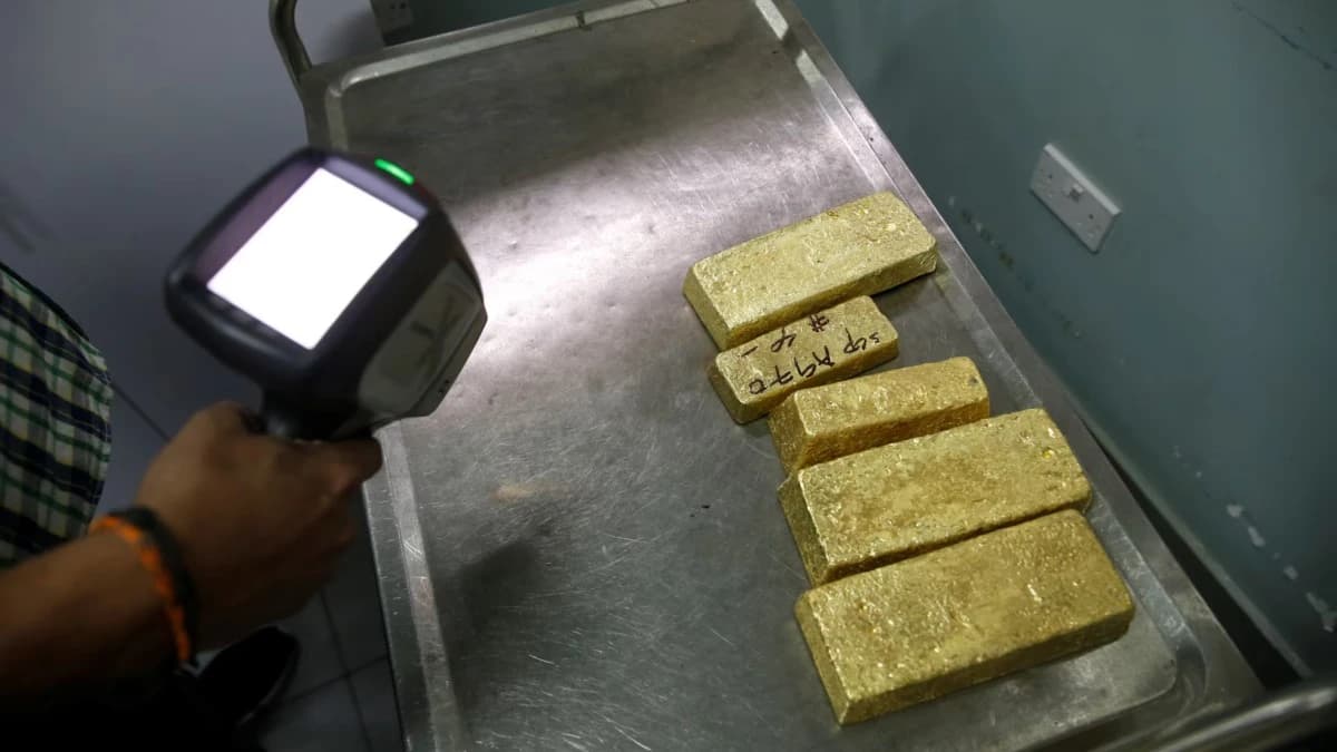 الذهب يستقر بعد تراجع مع تصاعد رهانات رفع الفائدة الأمريكية