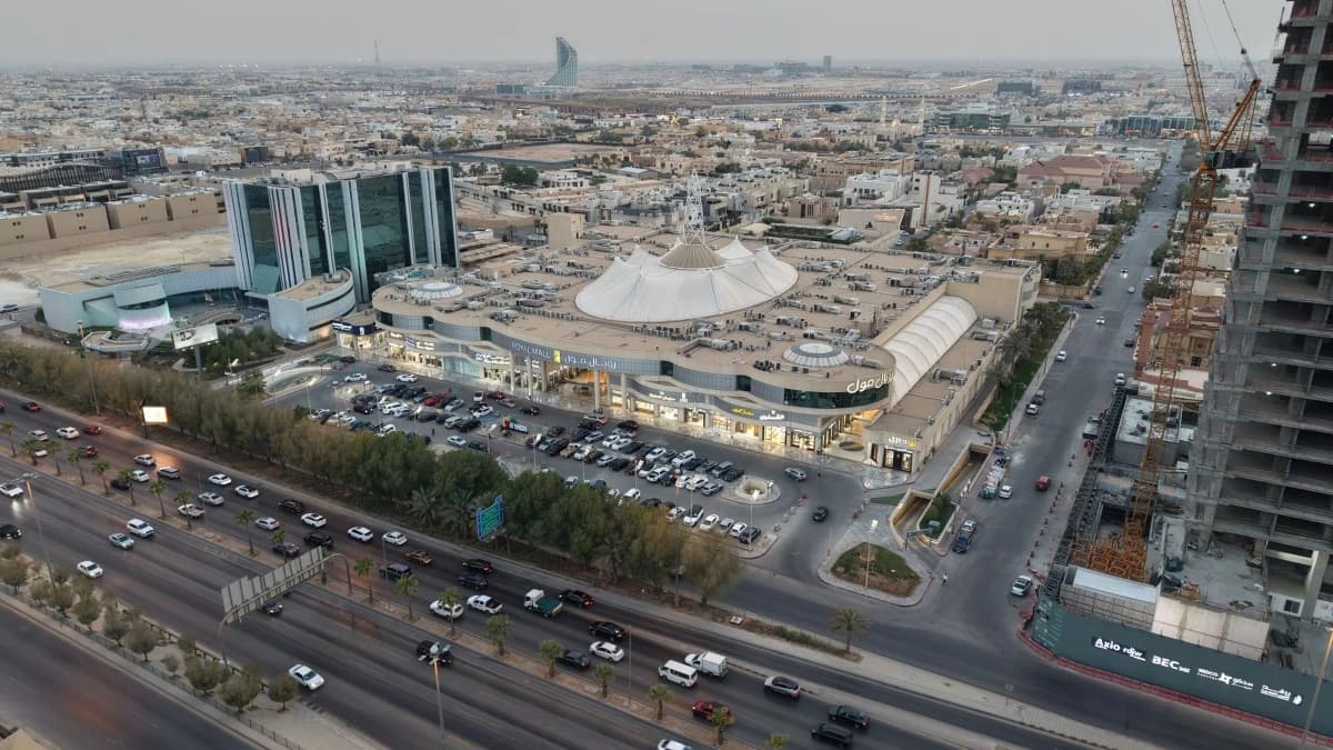 "رويال مول" يُطرح للبيع في مزاد .. هل يتحول إلى ناطحة سحاب في الرياض؟