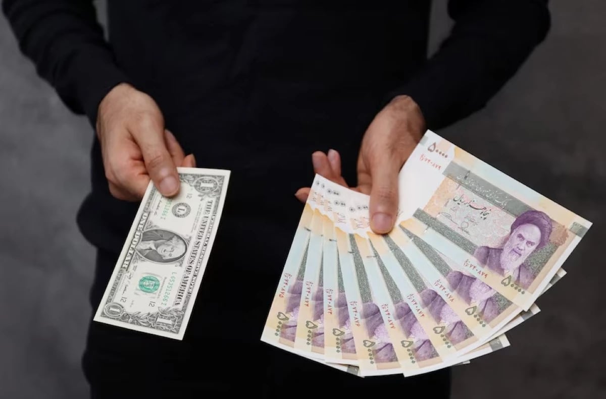 الريال الإيراني عند قاع تاريخي مع استمرار "الخنق" الأمريكي