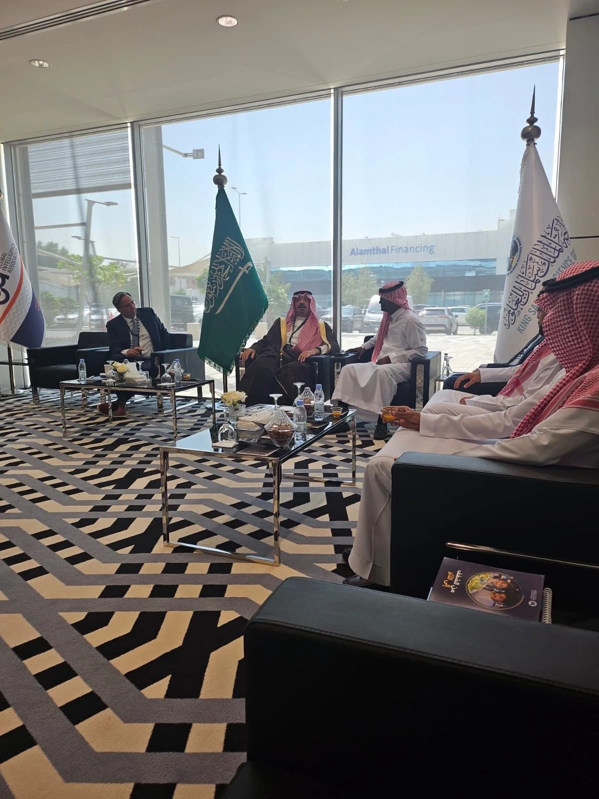 ضيوف منتدى "الاقتصادية" يطلعون على دور جمعية "ثقف" في تعزيز المشاركة المجتمعية