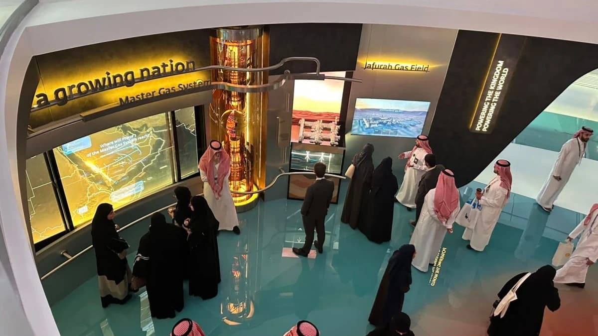من برميل نفط إلى تسعة فصول من نور .. رواية وزارة الطاقة على أرض من نفط