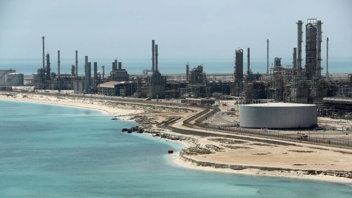 النفط يتراجع بعد إعفاء أمريكا روسيا من عقوبات ورسوم جمركية