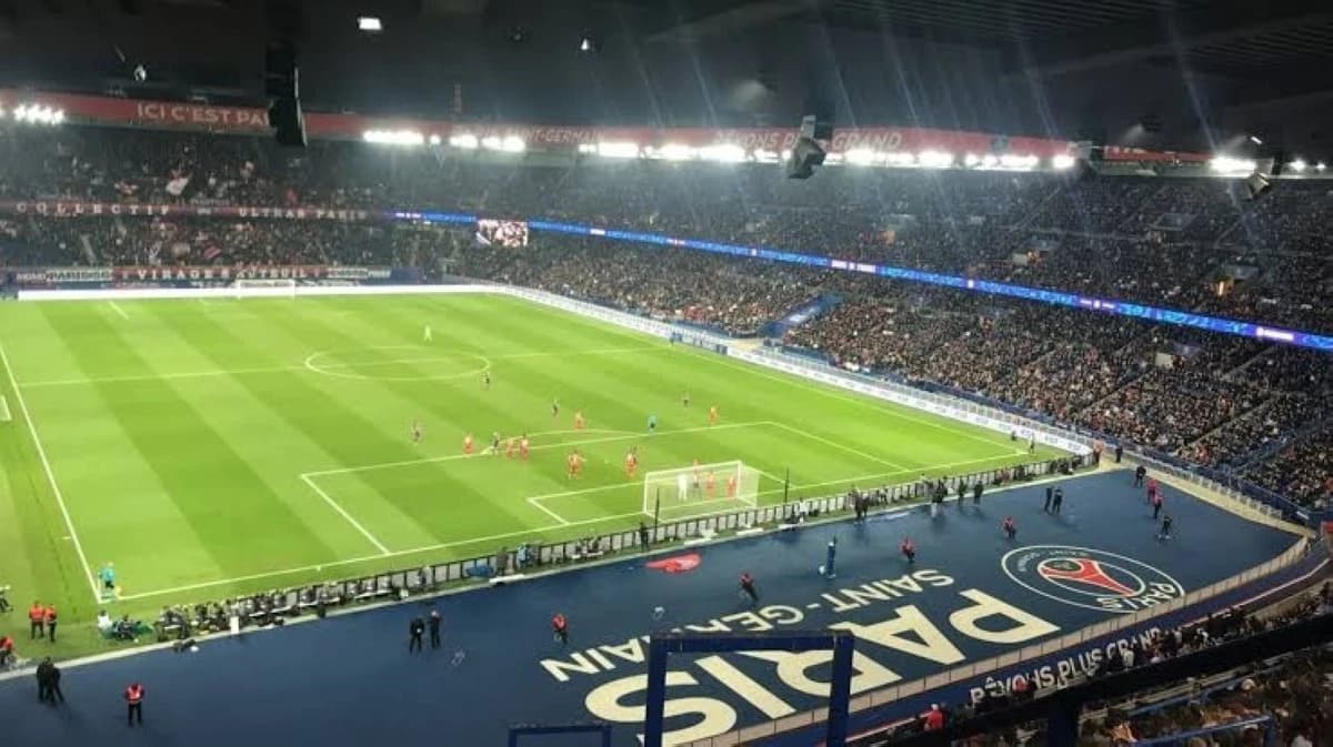 قمة الـ 2.5 مليار يورو بين باريس سان جيرمان وبرشلونة في موعدها