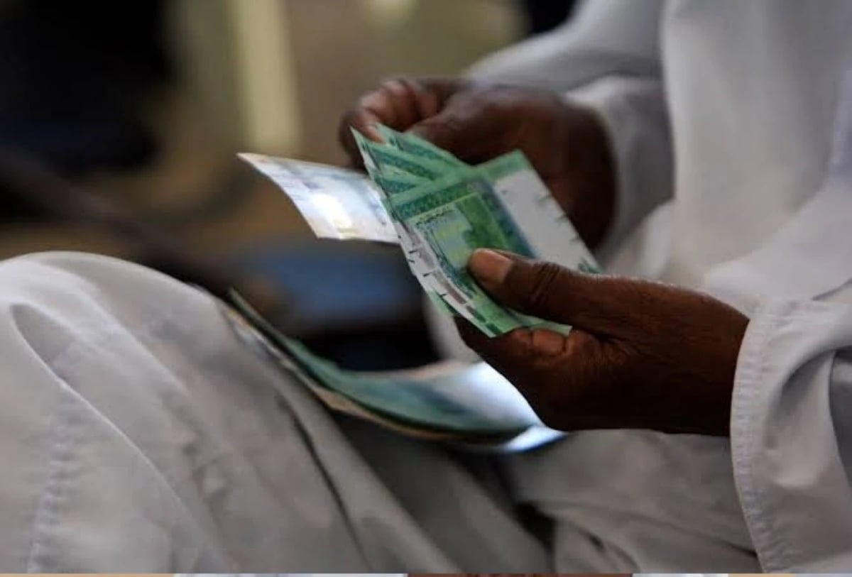 الجنيه السوداني يهوي إلى قاع جديد مع تفاقم الأزمة الاقتصادية